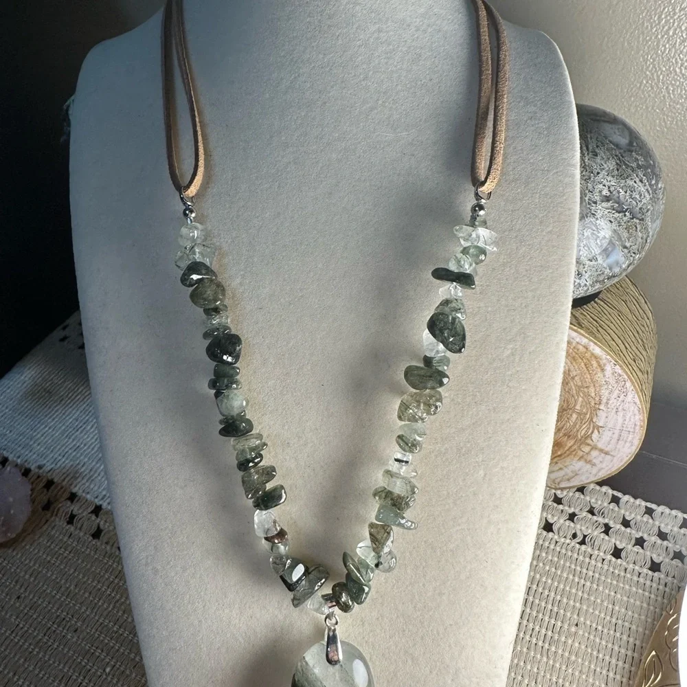 Garden Quartz Oval Pendant with Garden Quartz Chips Beads Faux Leather Necklace - Picture 6 of 16